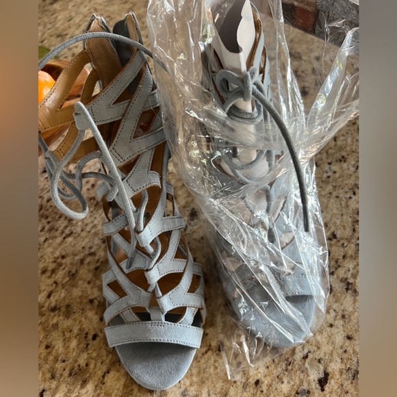 NWOT in box never worn Report Minsky lace up heels in powder blue, size 7.5 - Picture 1 of 7